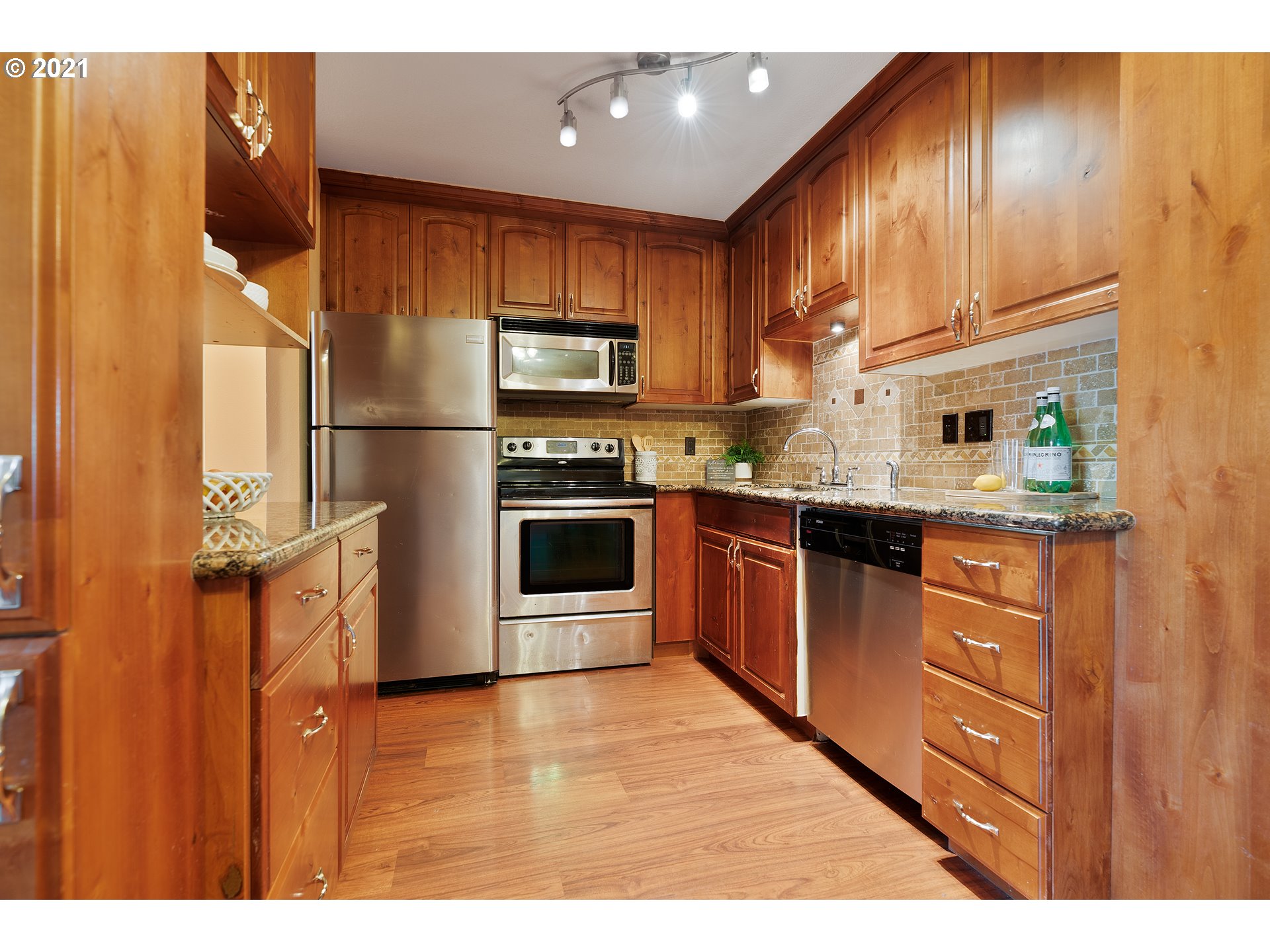 Photo #4: 21241580 Listing 