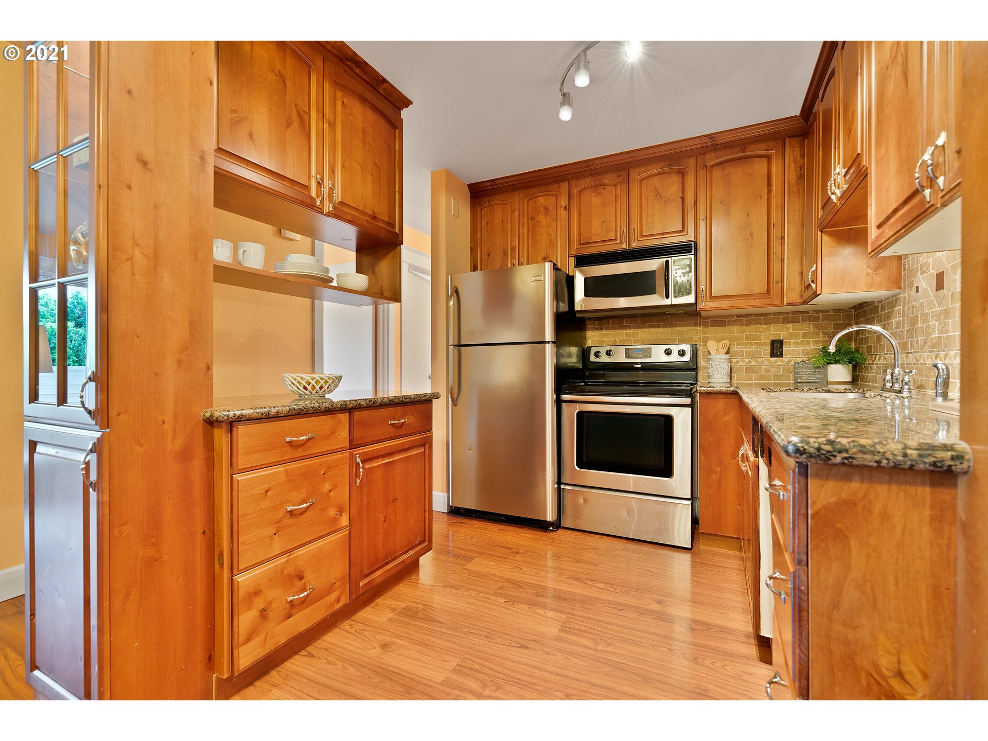 Photo #5: 21241580 Listing 