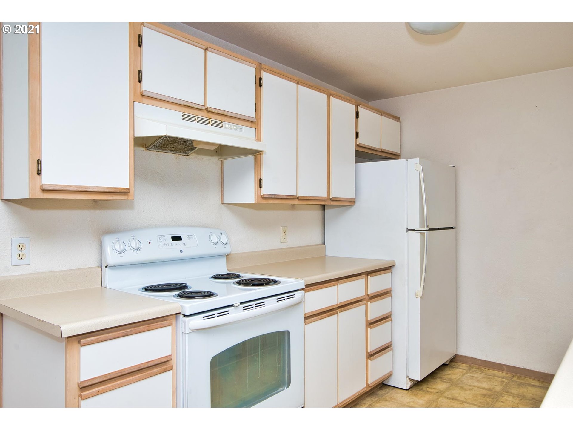 Photo #5: 21242980 Listing 