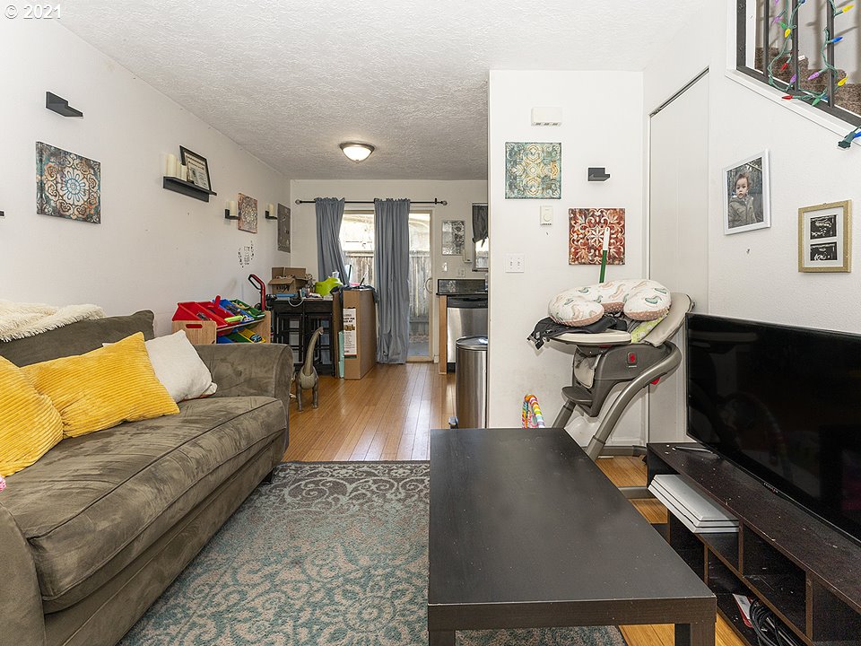 Photo #3: 21243323 Listing 