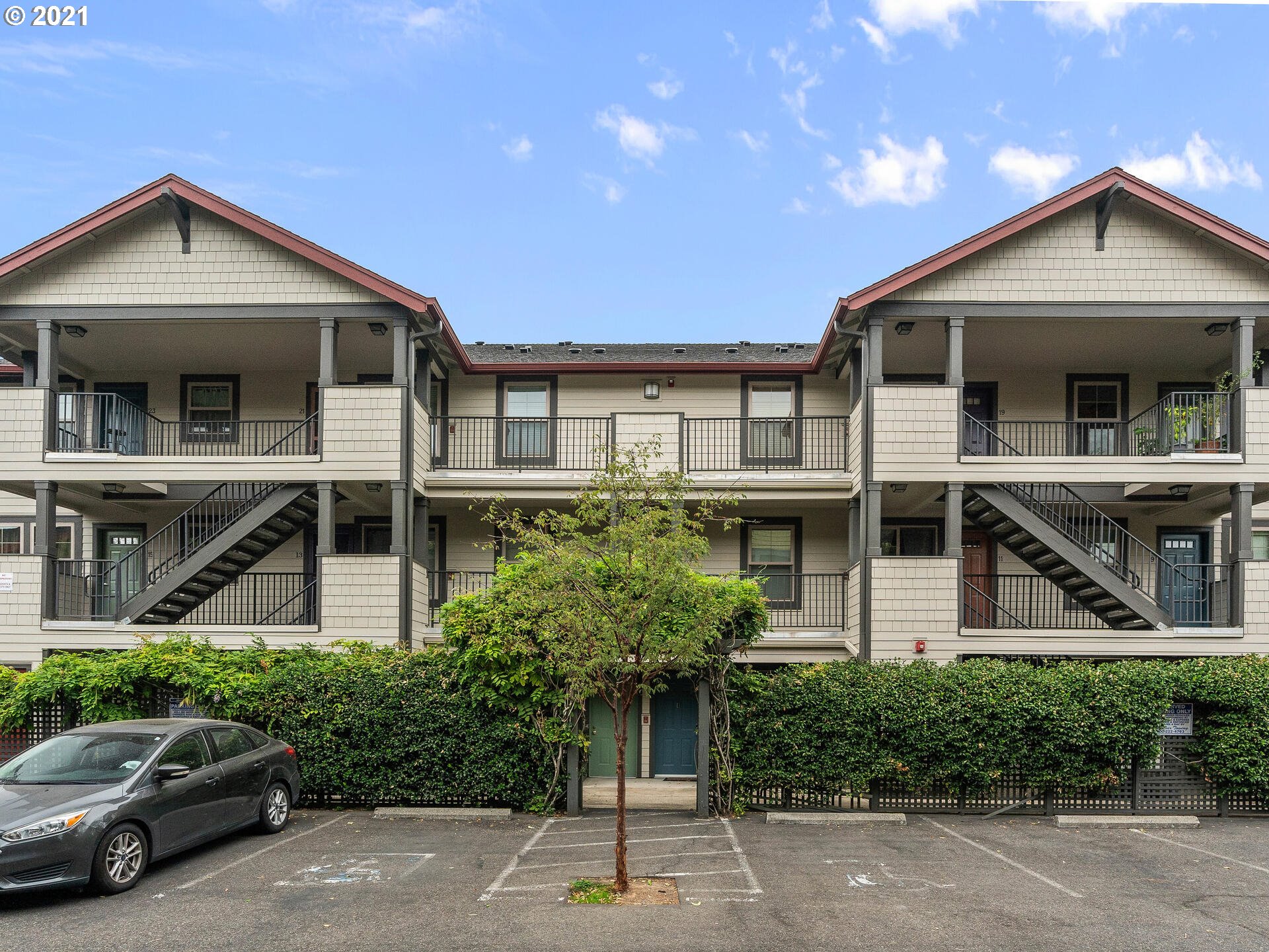 Photo #2: 21248189 Listing 