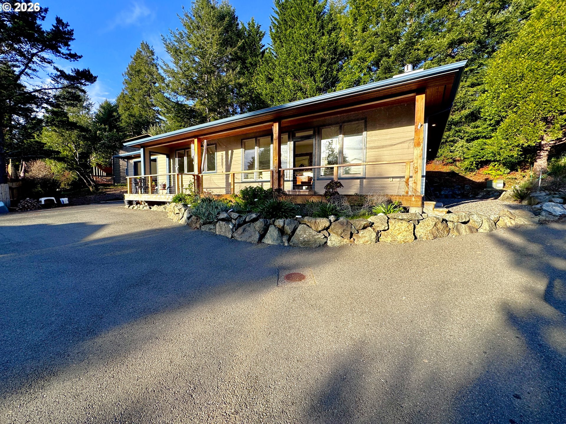 929 OLD COUNTY RD, Brookings, OR, 97415