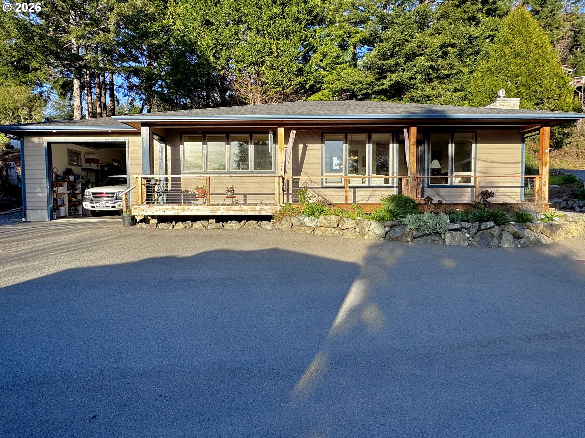 929 OLD COUNTY RD, Brookings, OR, 97415