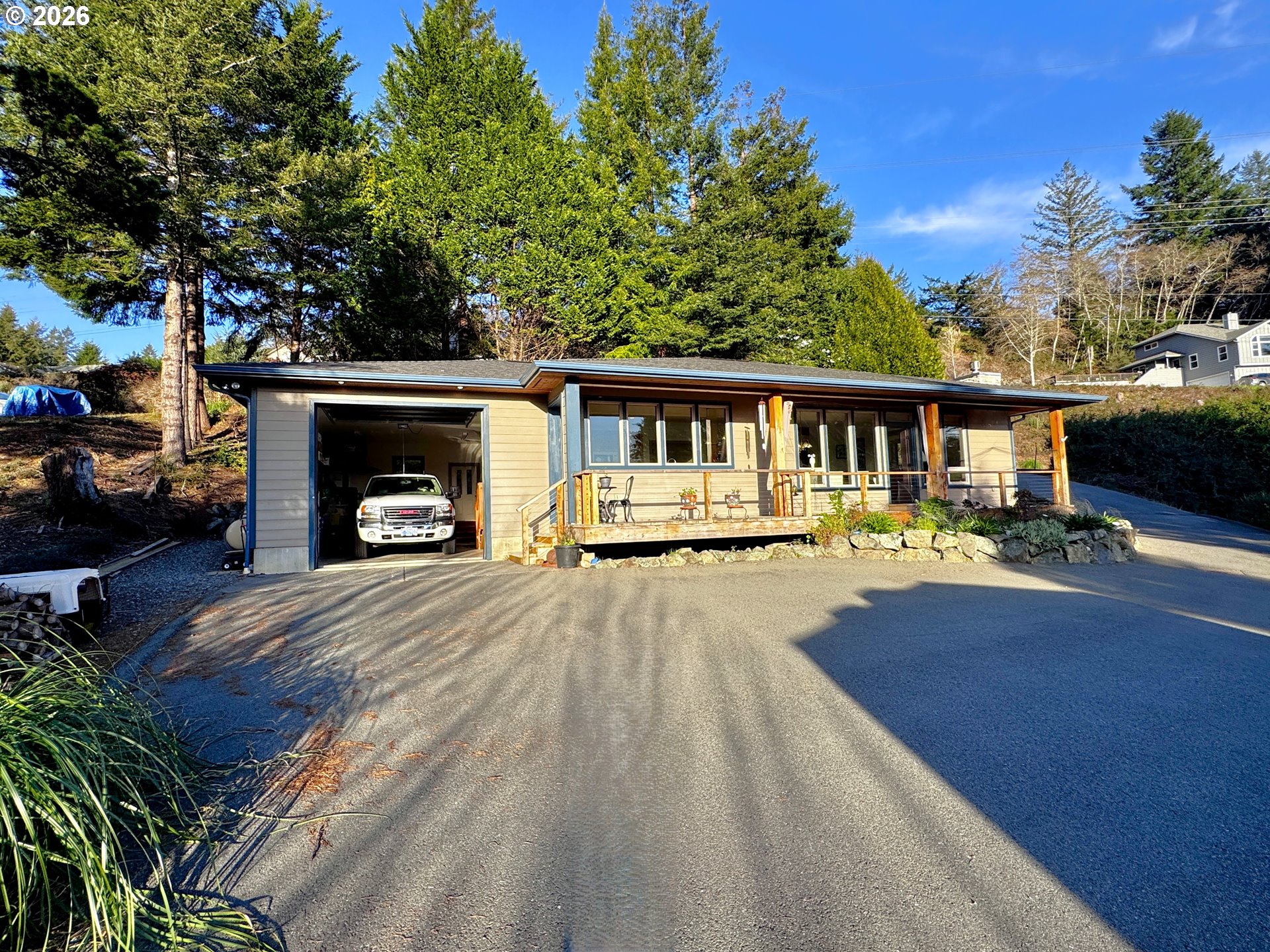 929 OLD COUNTY RD, Brookings, OR, 97415