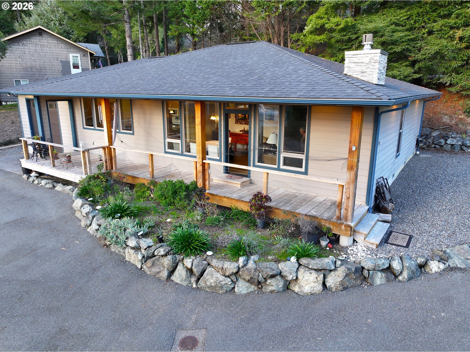 929 OLD COUNTY RD, Brookings, OR, 97415