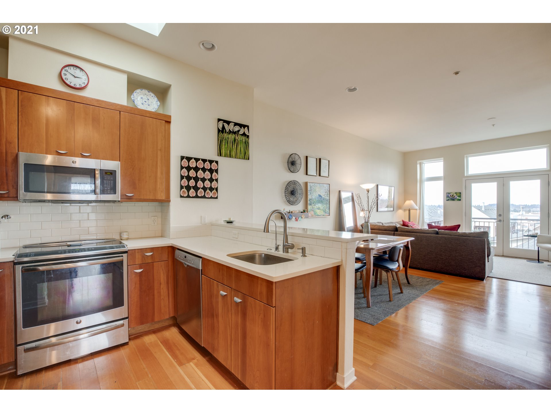 Photo #2: 21249300 Listing 