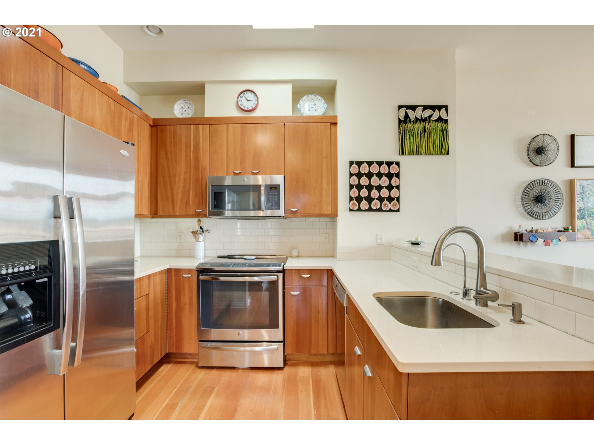 Photo #3: 21249300 Listing 