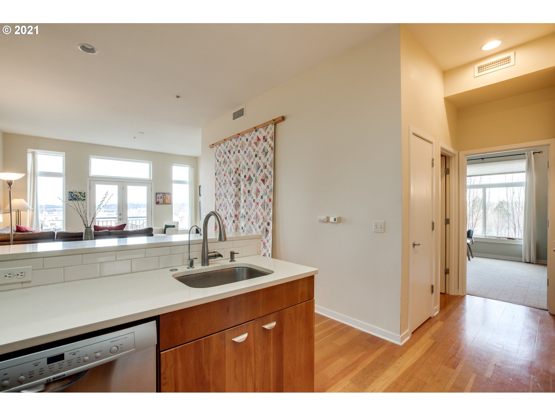 Photo #6: 21249300 Listing 