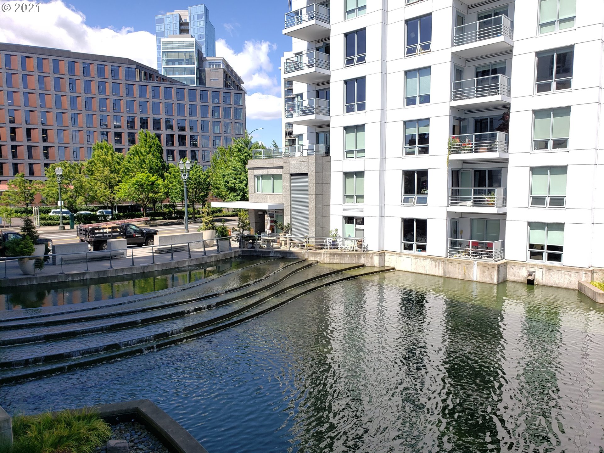 Photo #6: 21250863 Listing 