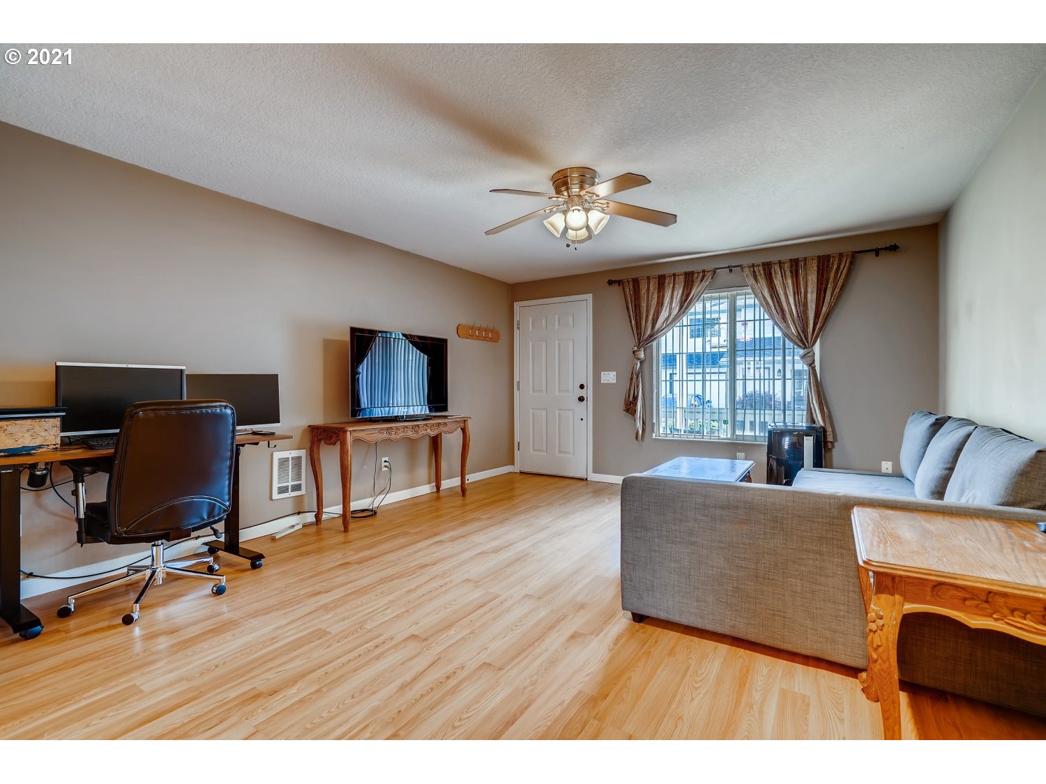 Photo #3: 21252561 Listing 