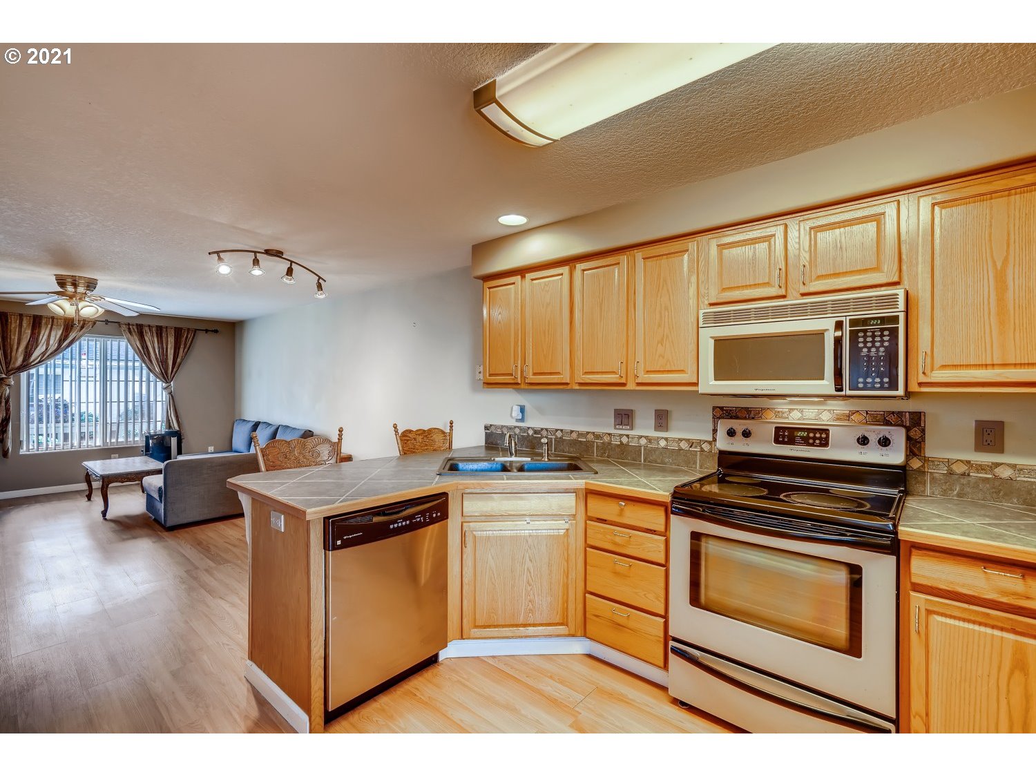 Photo #4: 21252561 Listing 