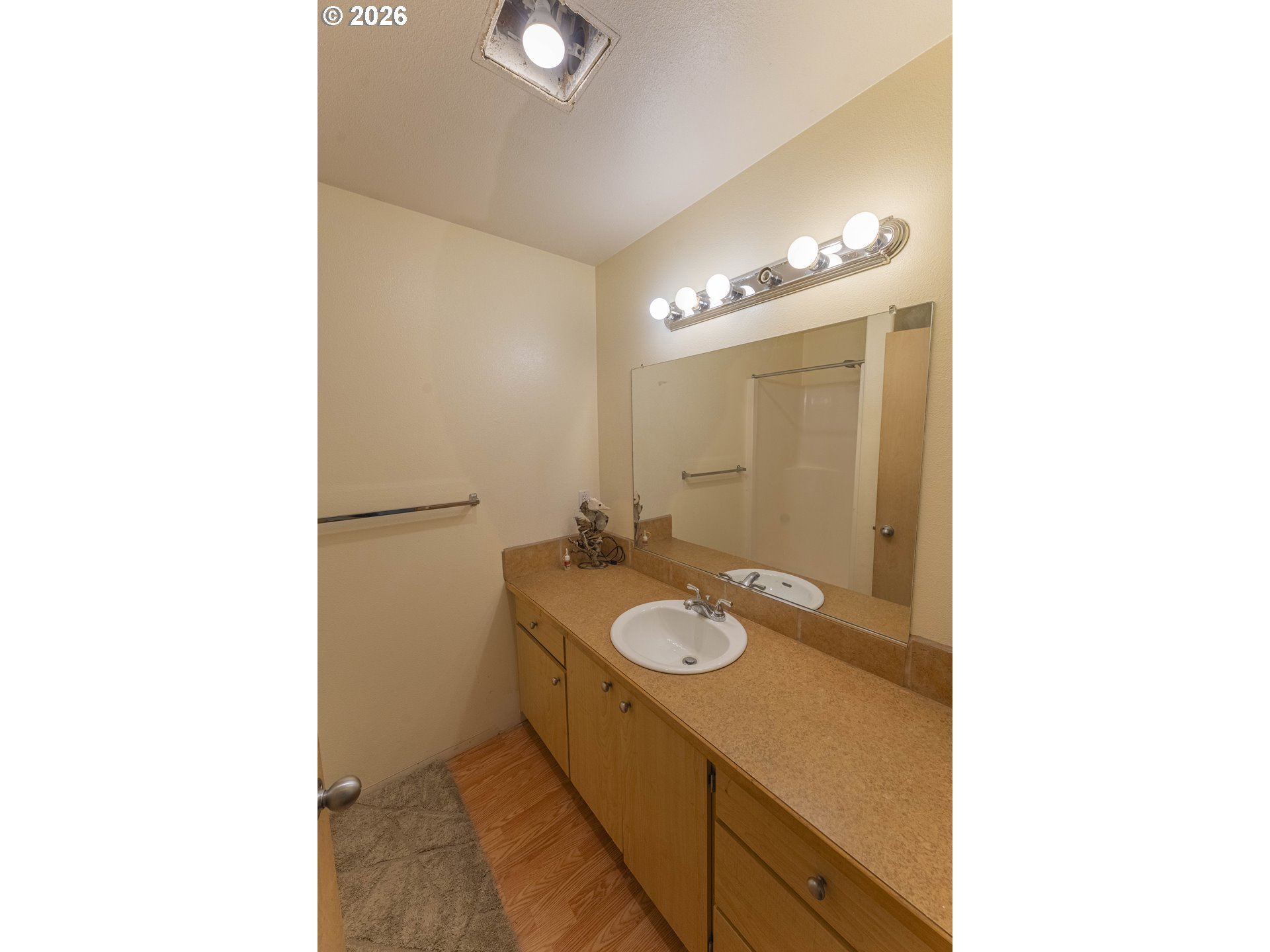 Photo #14: 212534923 Listing: Photo #14