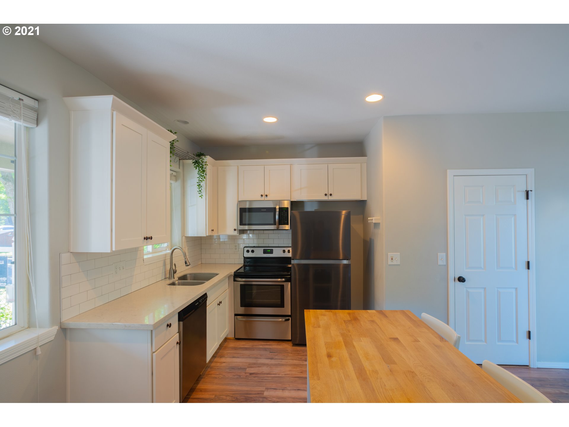 Photo #5: 21254883 Listing 