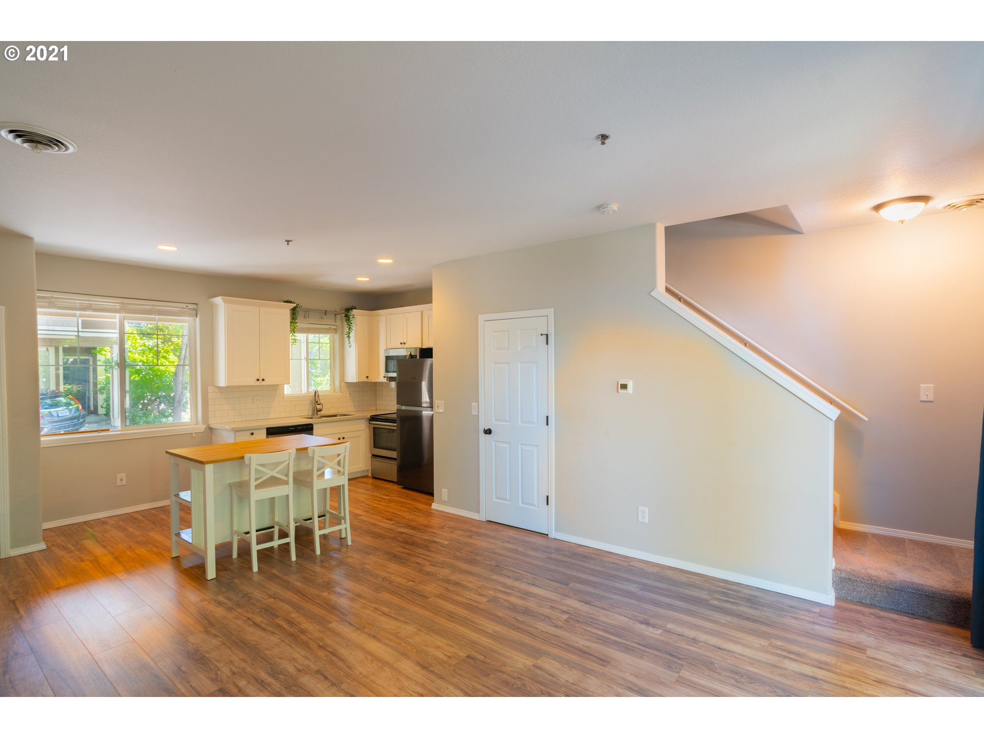 Photo #3: 21254883 Listing 
