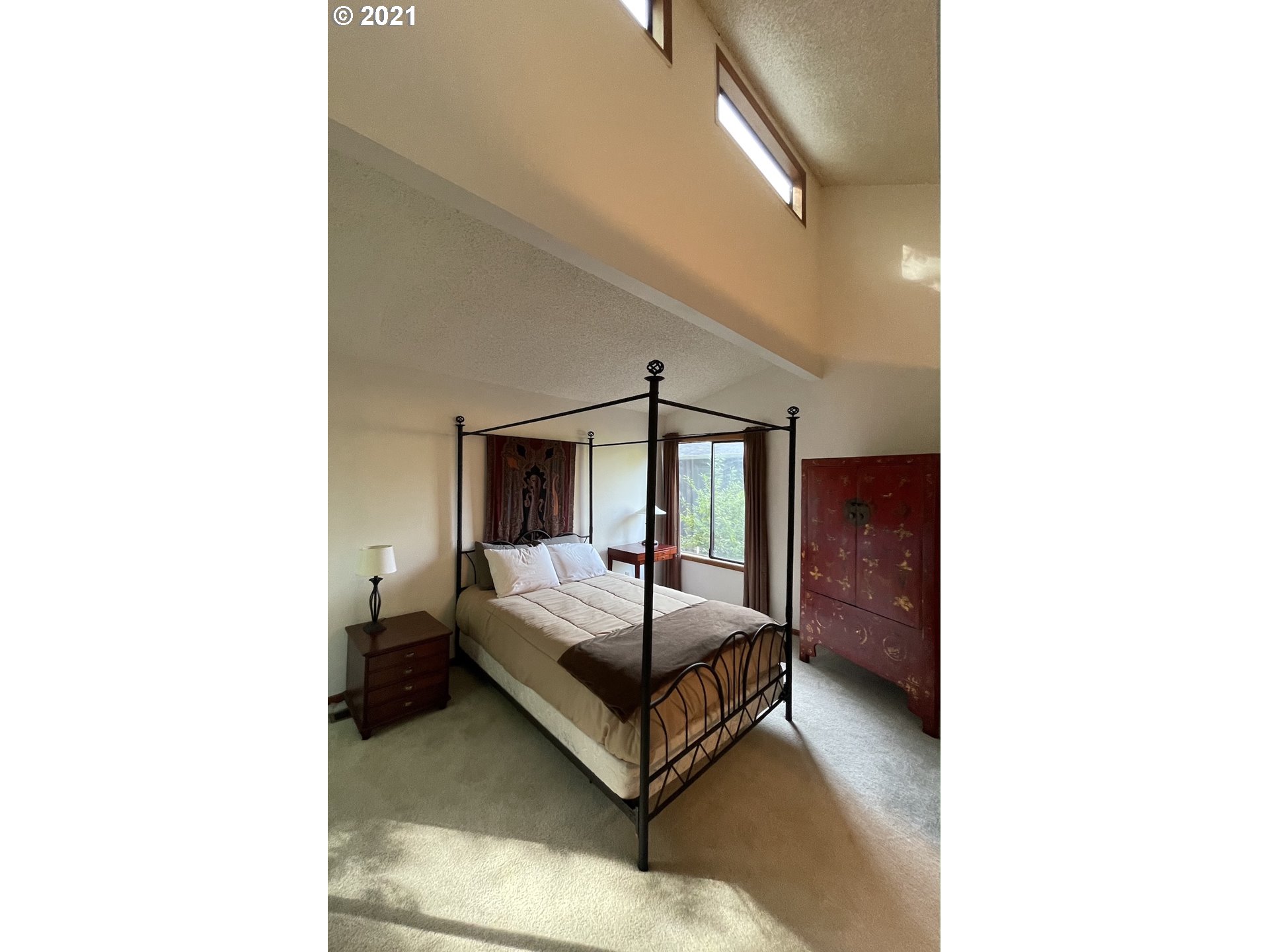 Bedroom, Primary-Vaulted Ceilings