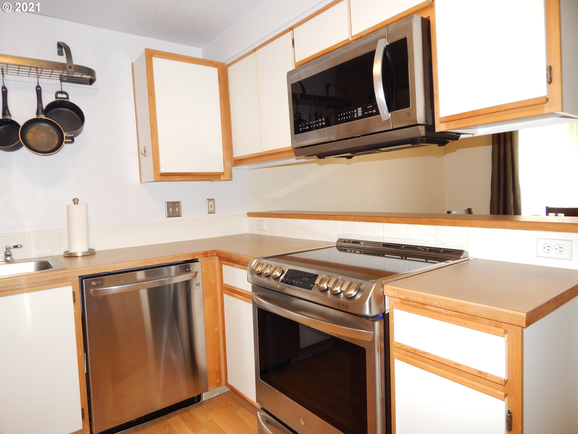 Photo #2: 21262151 Listing 