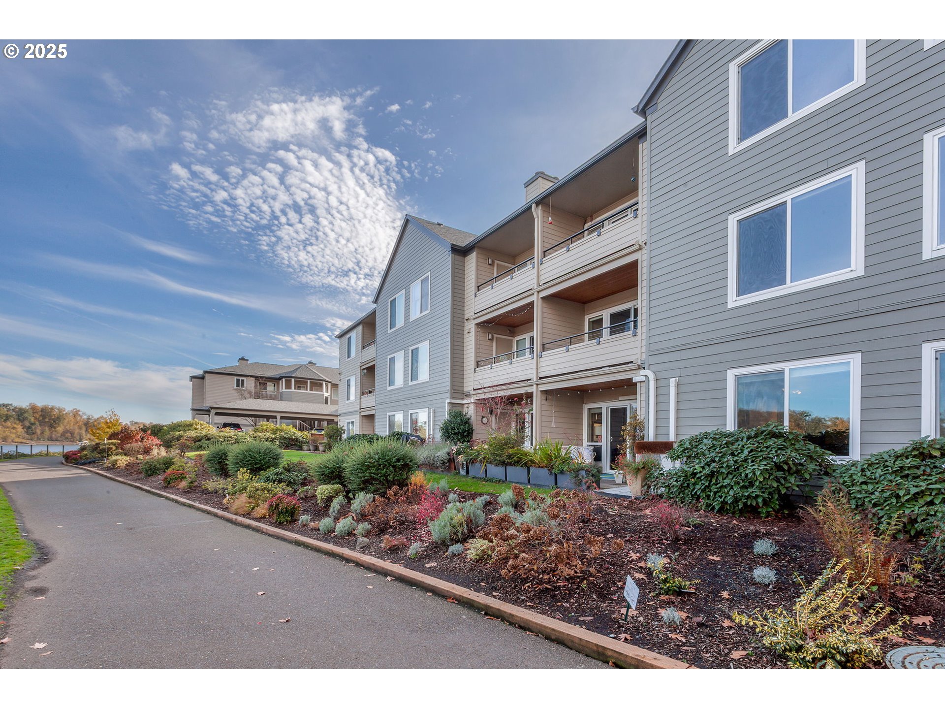 Photo #6: 212642447 Listing: Photo #6