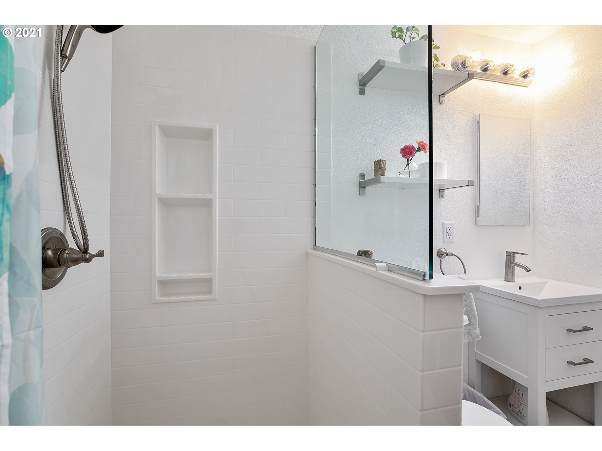 Photo #4: 21266383 Listing 