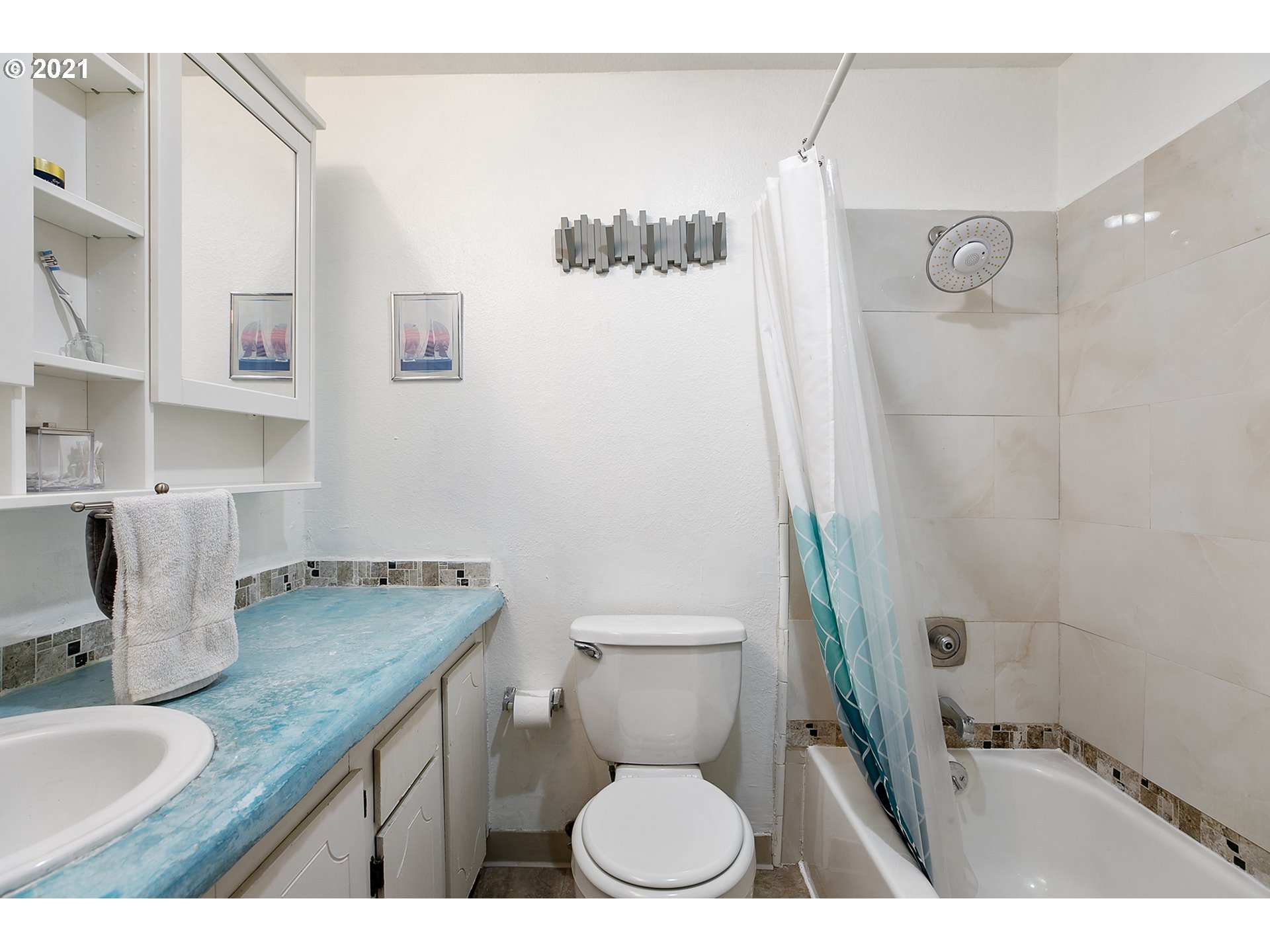 Photo #2: 21266383 Listing 