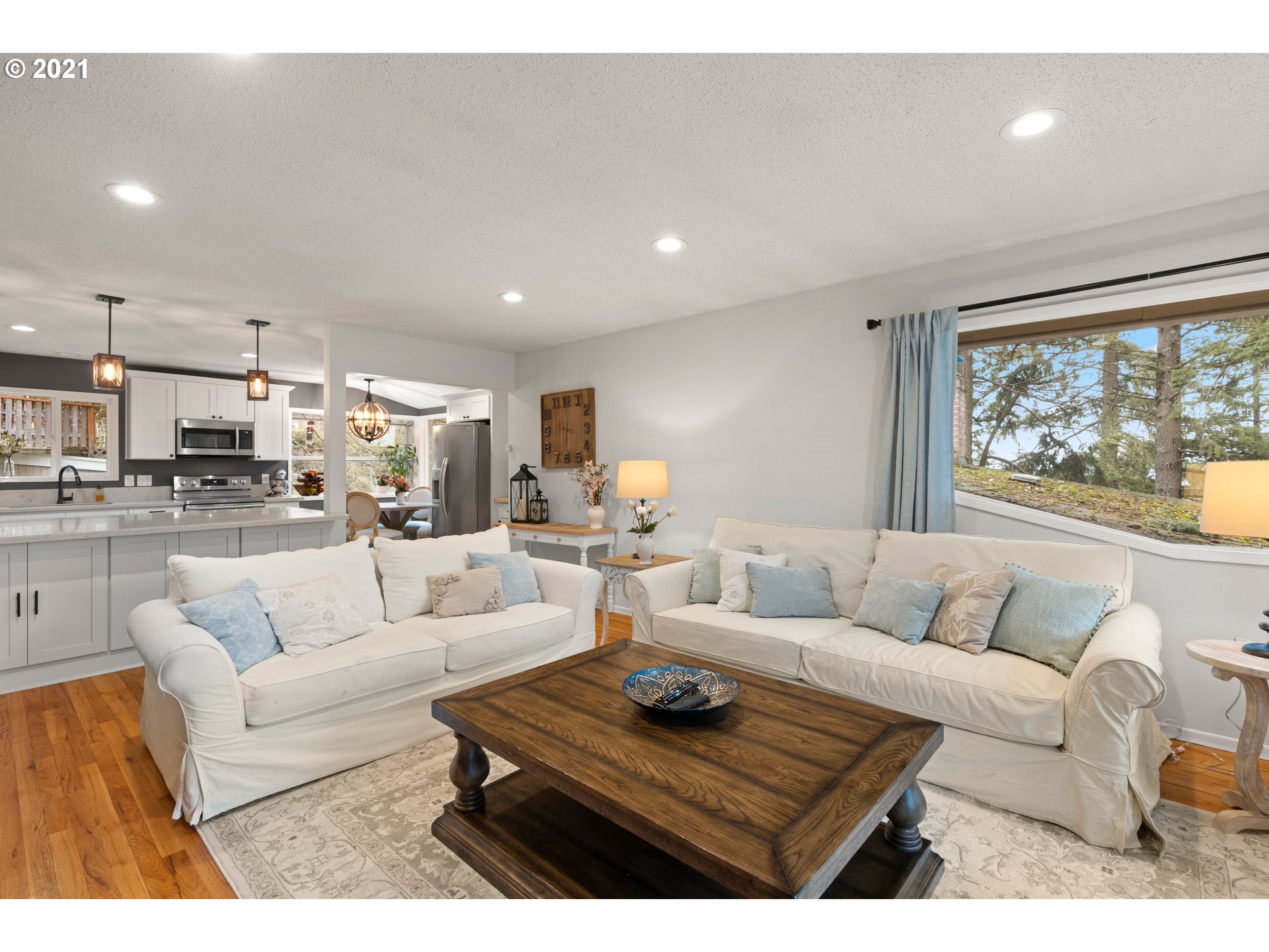 Photo #3: 21271586 Listing 