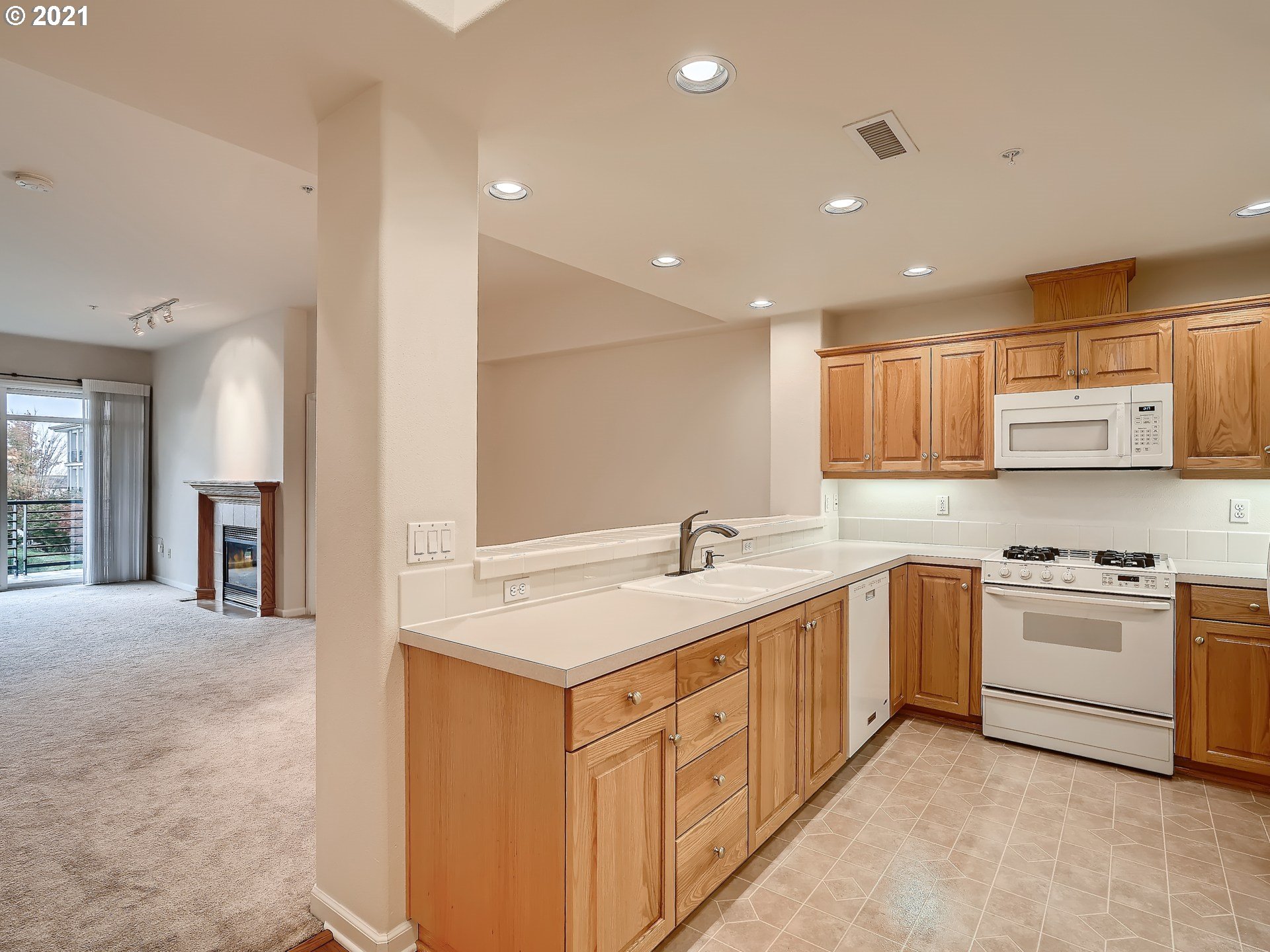 Photo #3: 21276173 Listing 