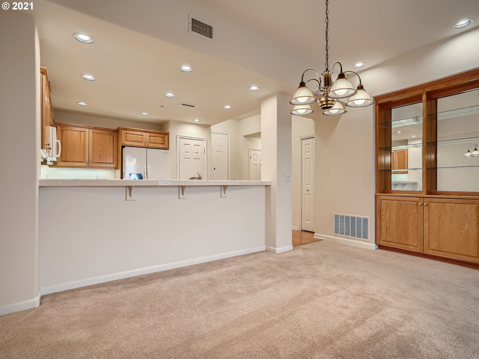 Photo #2: 21276173 Listing 