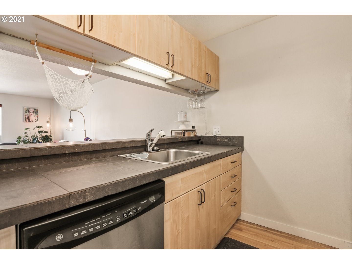 Photo #3: 21281932 Listing 