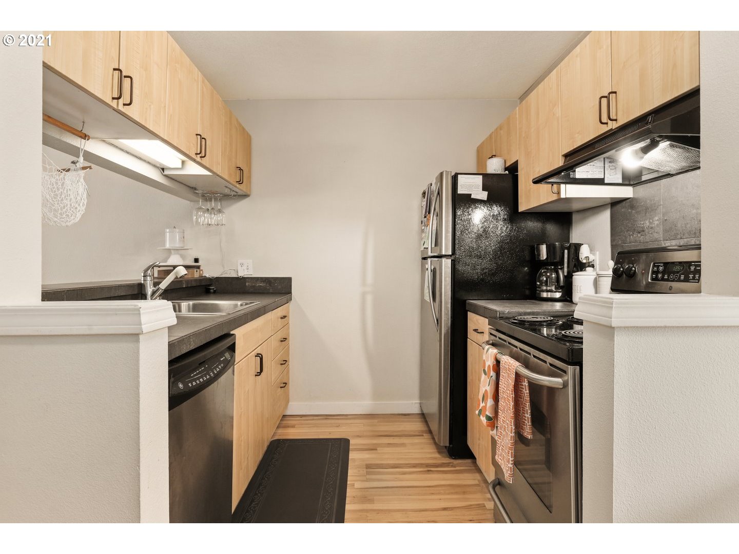 Photo #4: 21281932 Listing 