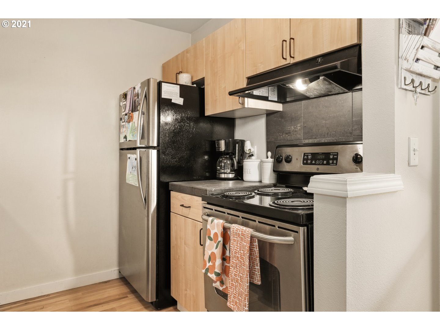 Photo #5: 21281932 Listing 