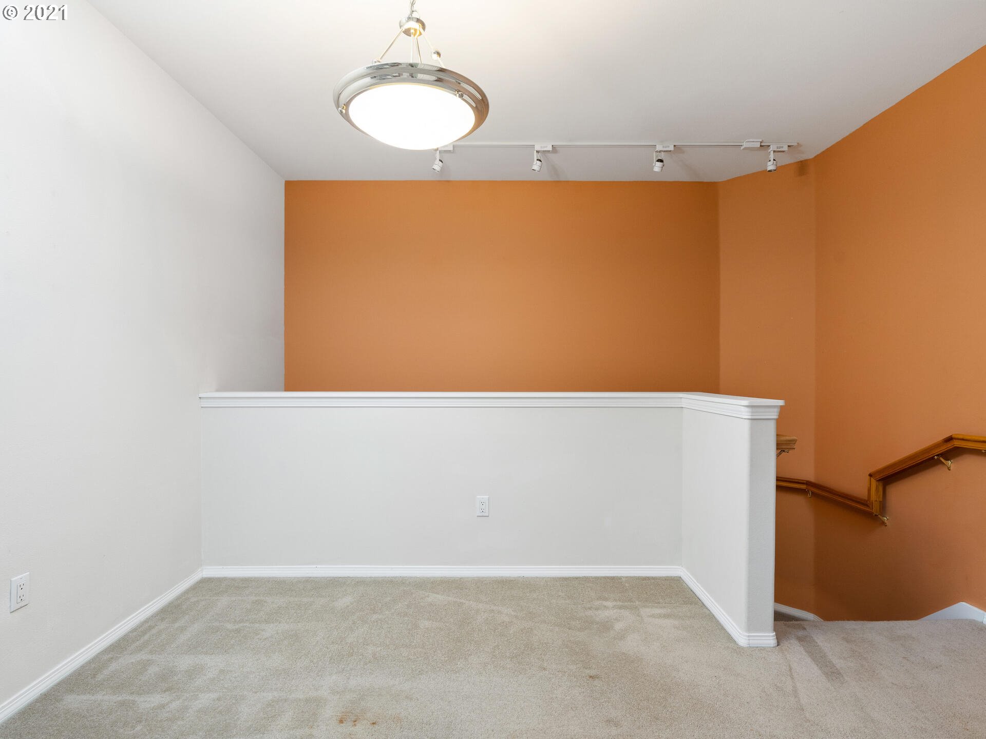 Photo #5: 21282897 Listing 