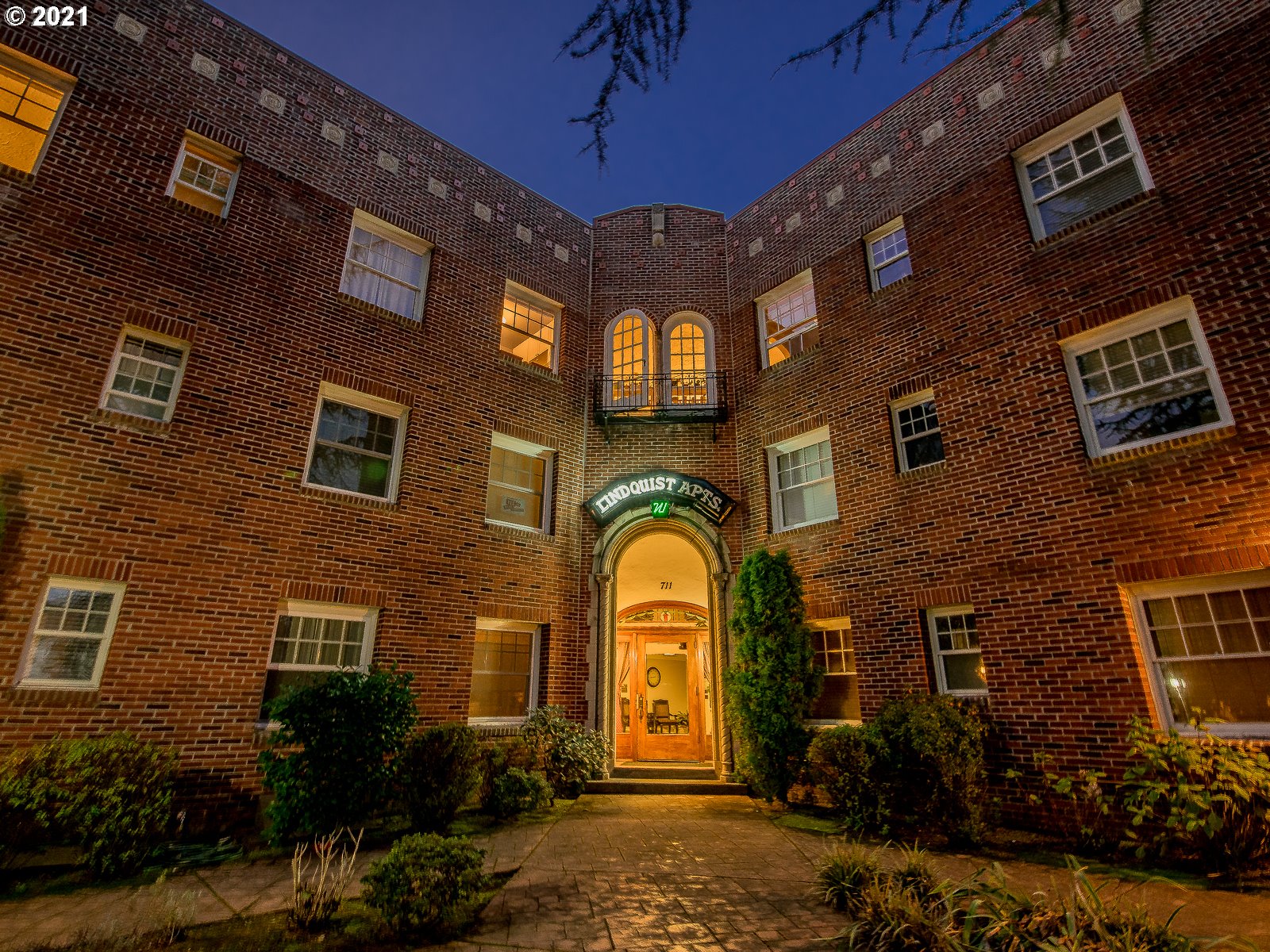 Photo #2: 21287452 Listing 