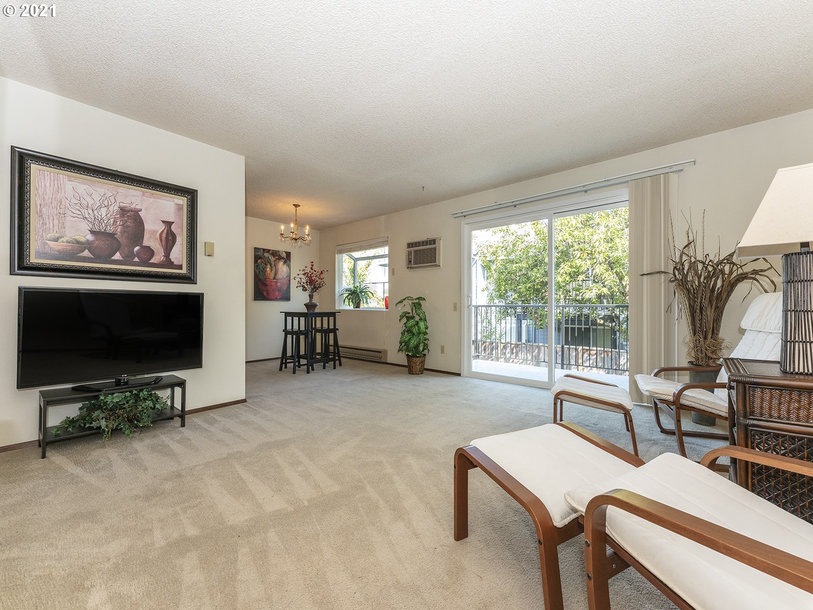 Photo #3: 21287632 Listing 