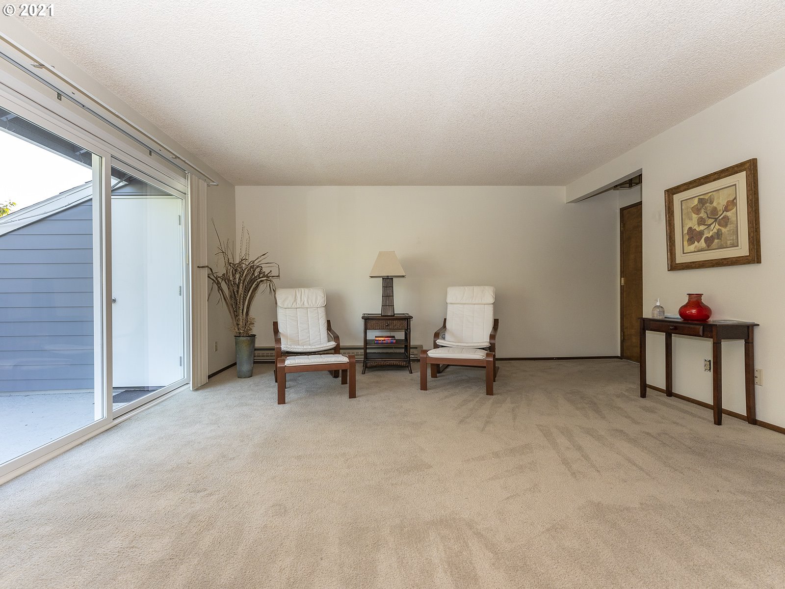 Photo #5: 21287632 Listing 