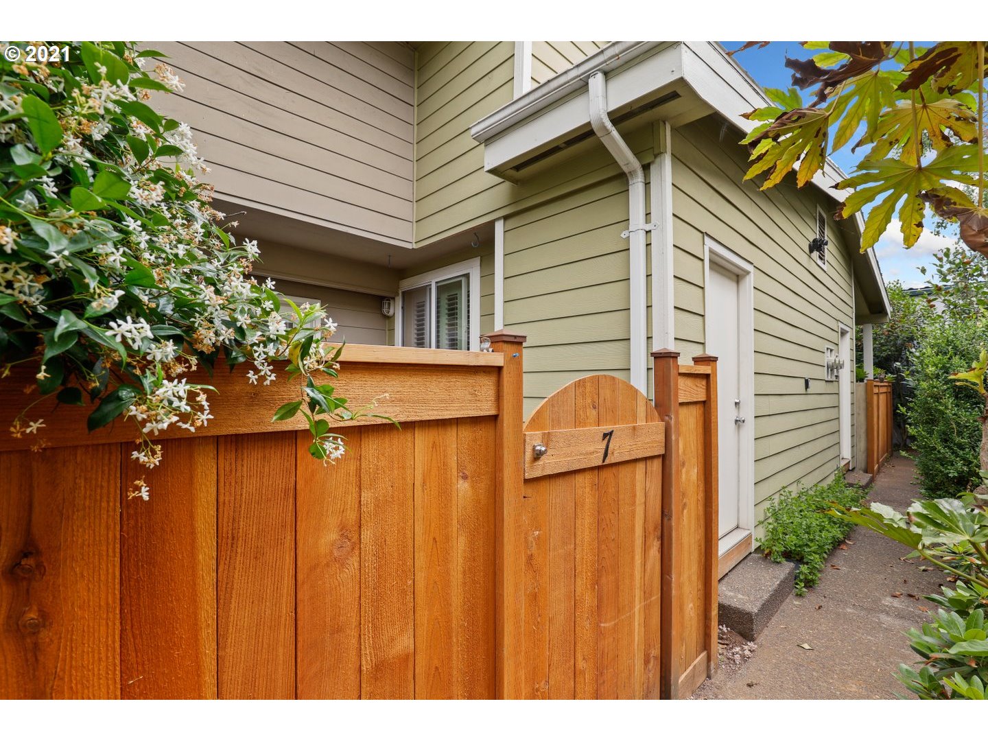 Photo #2: 21287912 Listing 