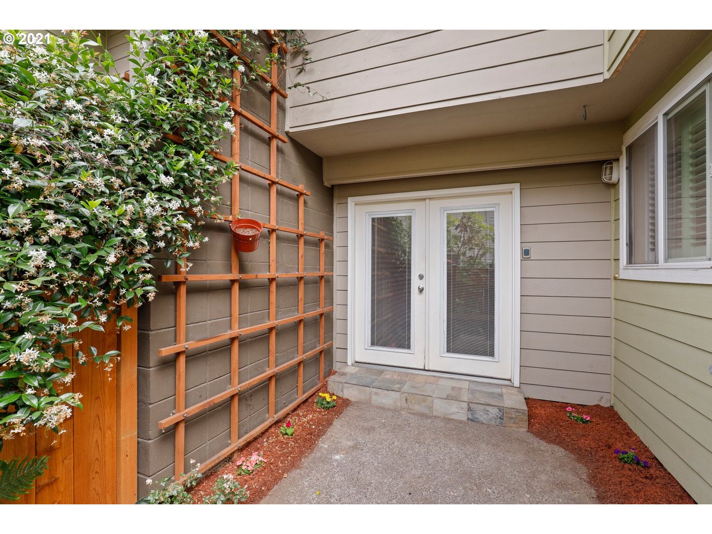 Photo #5: 21287912 Listing 
