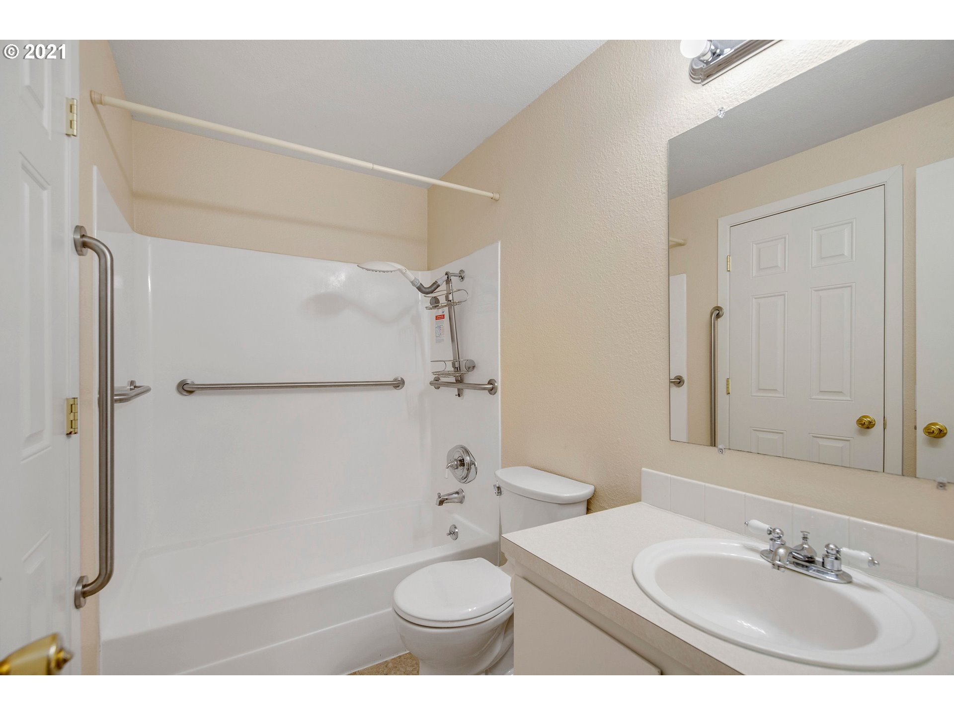 Photo #5: 21291592 Listing 
