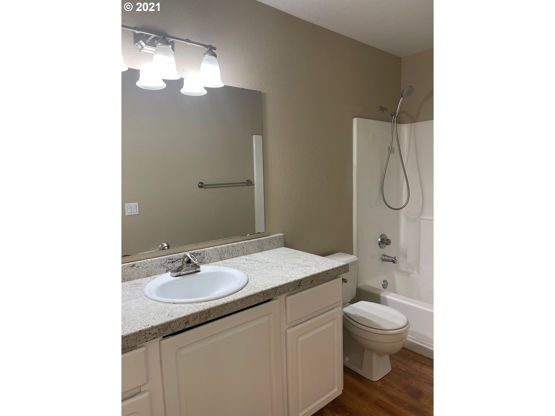 Photo #6: 21292255 Listing 