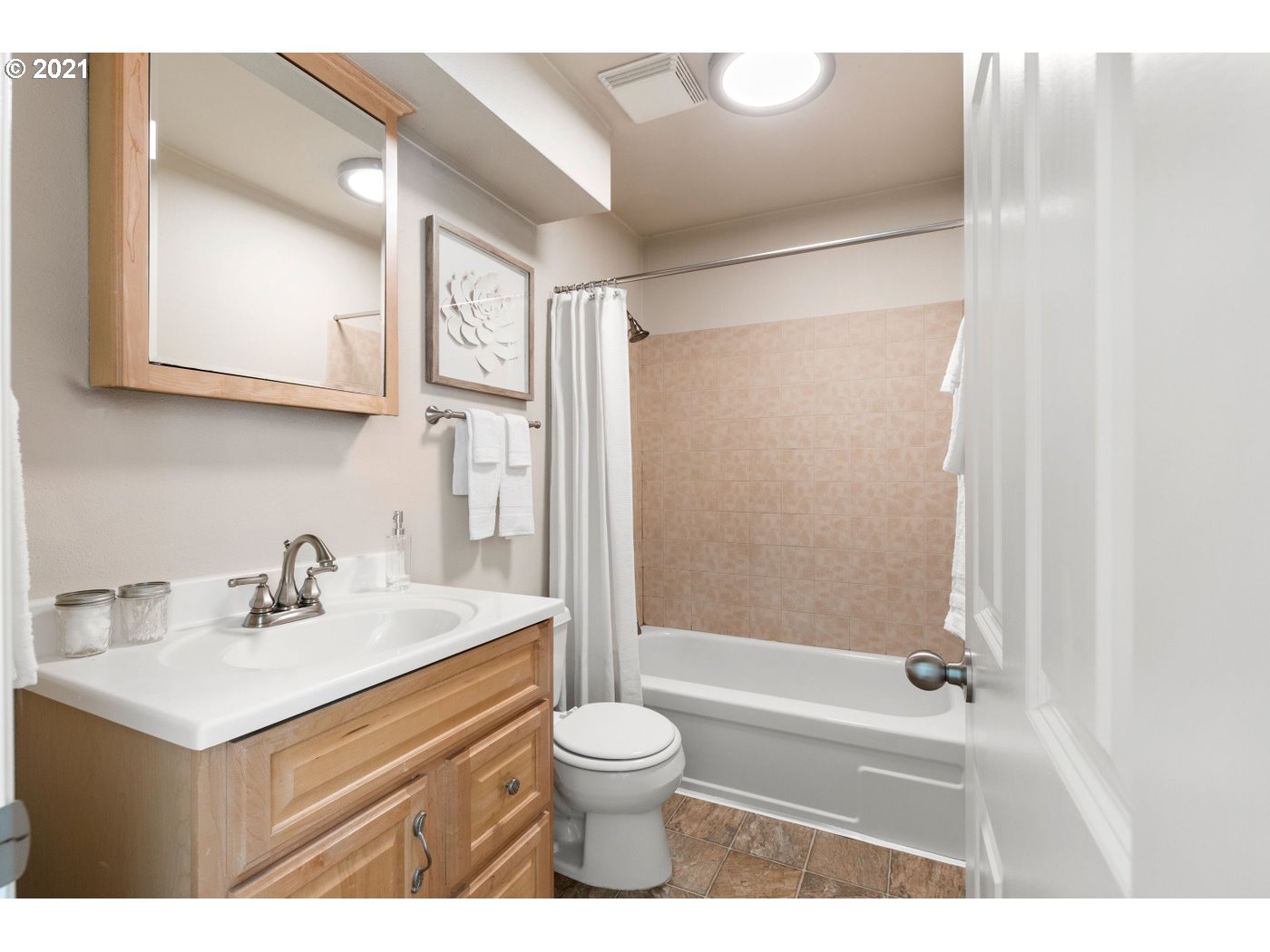 Photo #3: 21295925 Listing 