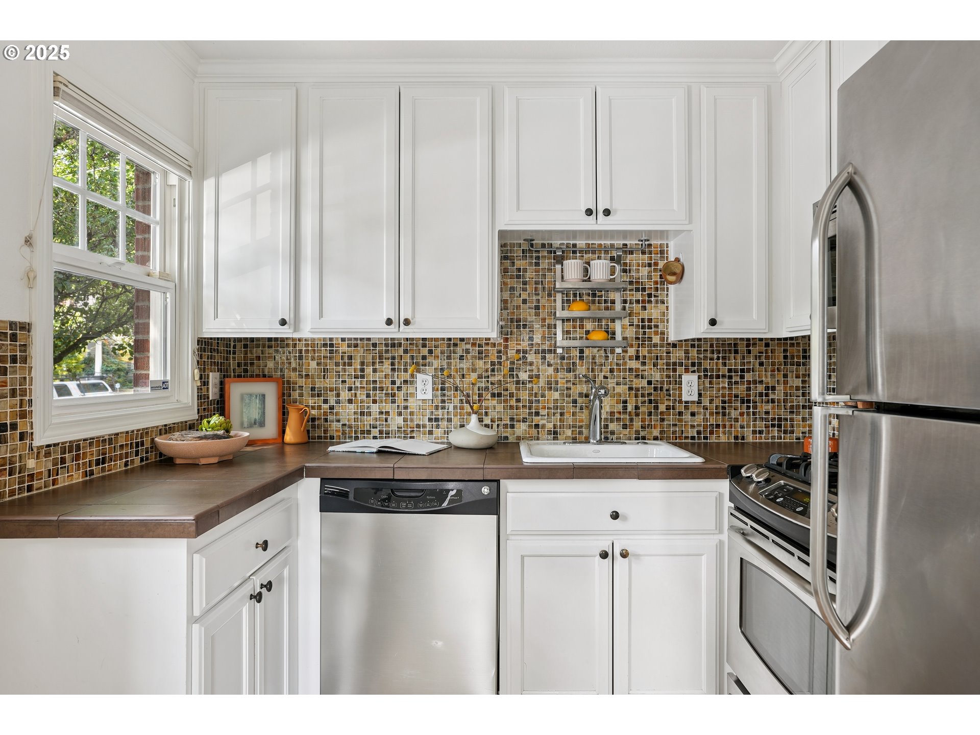 Photo #3: 212968216 Listing 