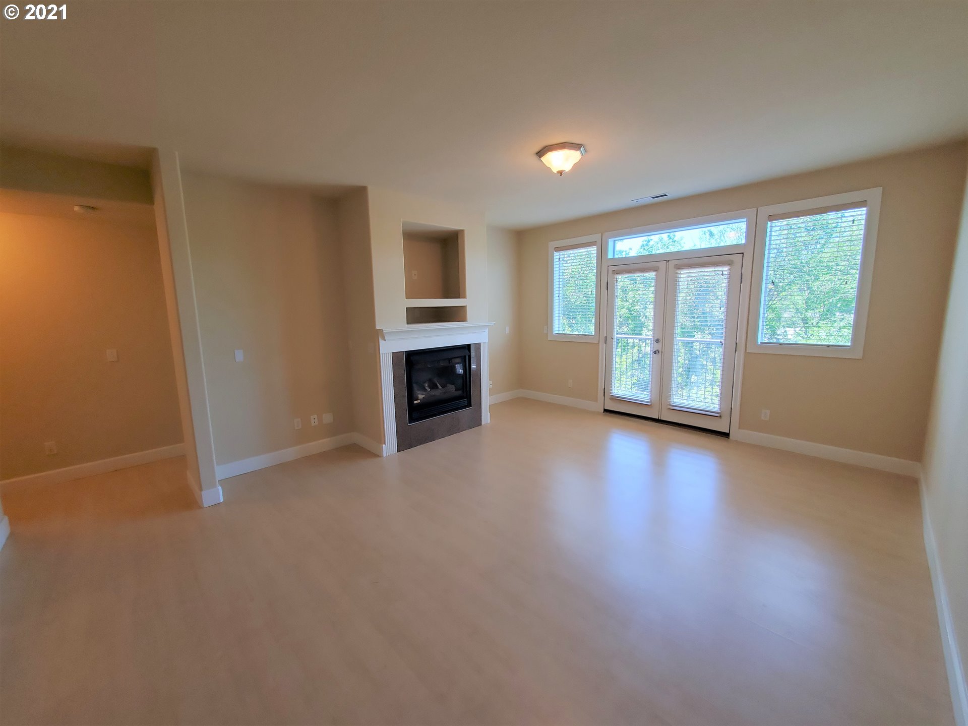 Photo #2: 21299066 Listing 