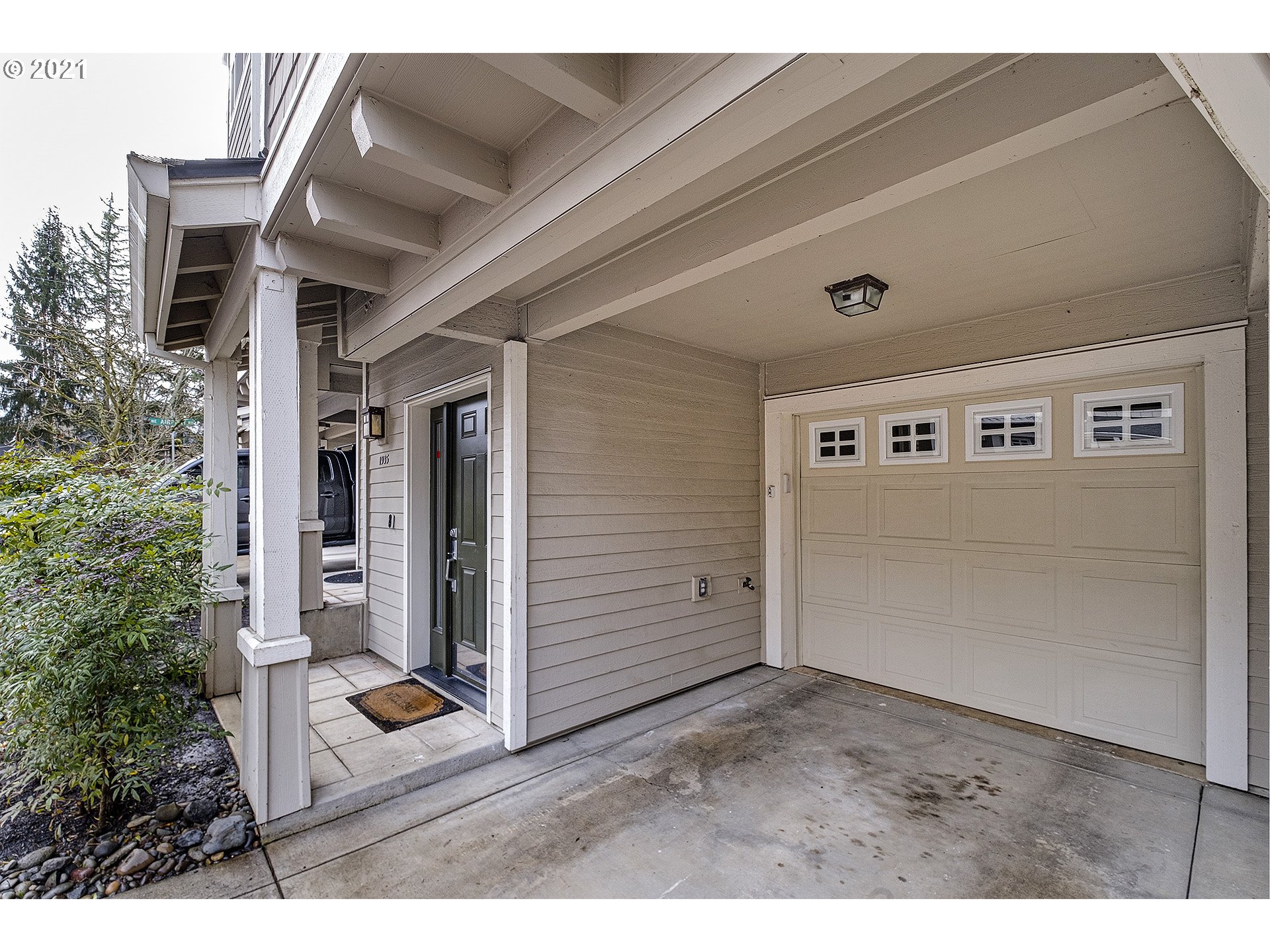 Photo #2: 21299253 Listing 