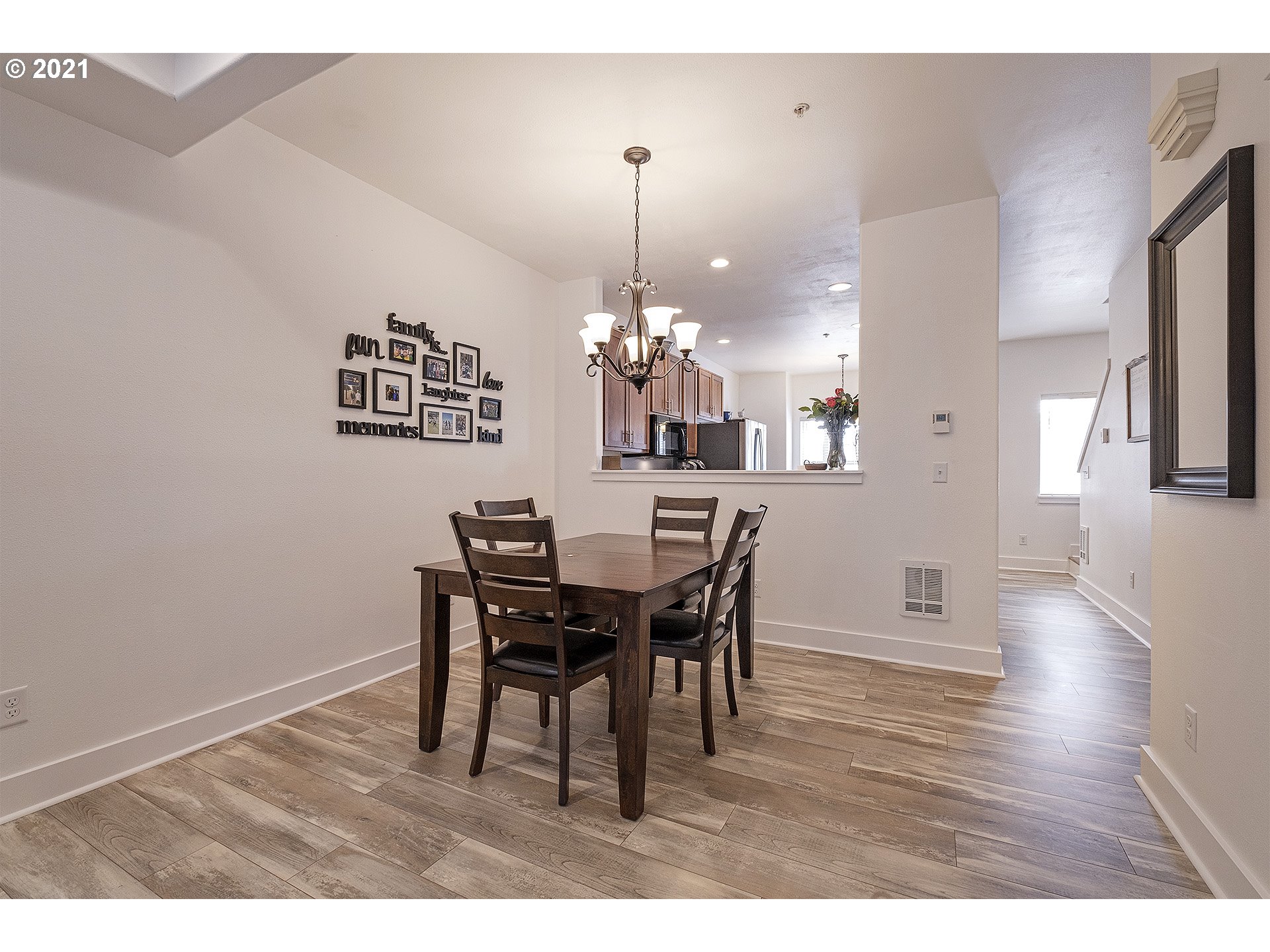 Photo #4: 21299253 Listing 