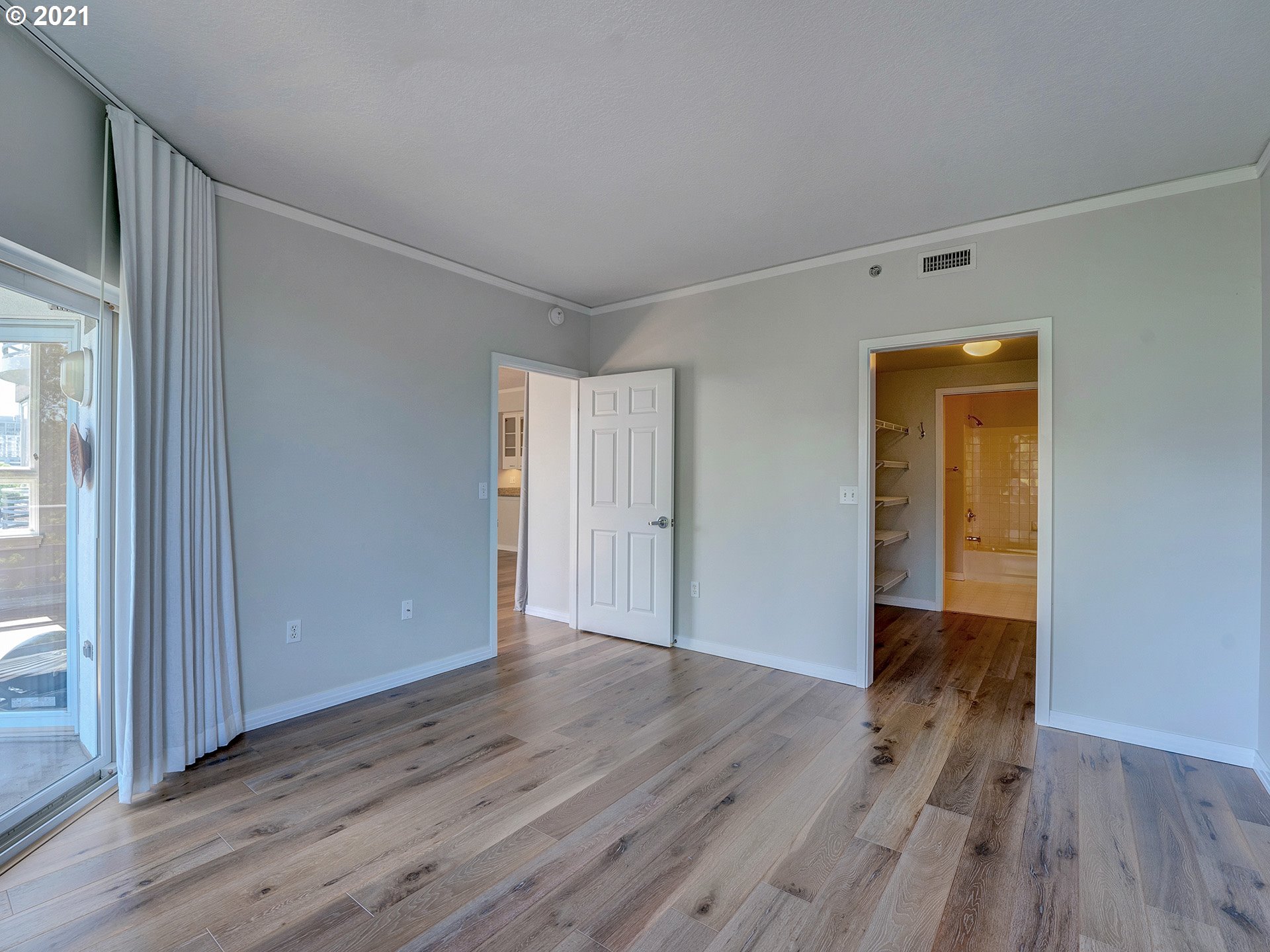 Photo #5: 21299260 Listing 