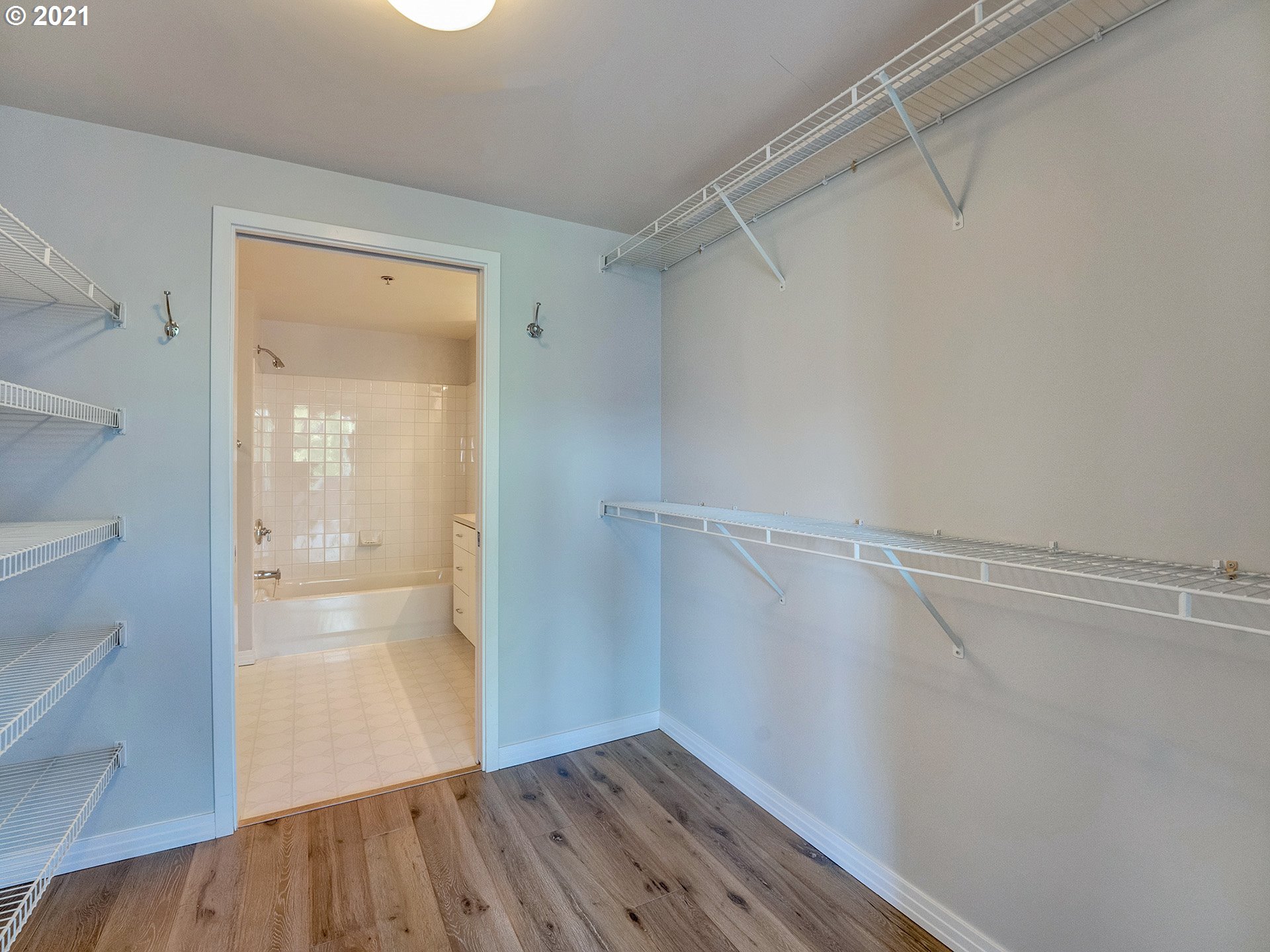 Photo #6: 21299260 Listing 