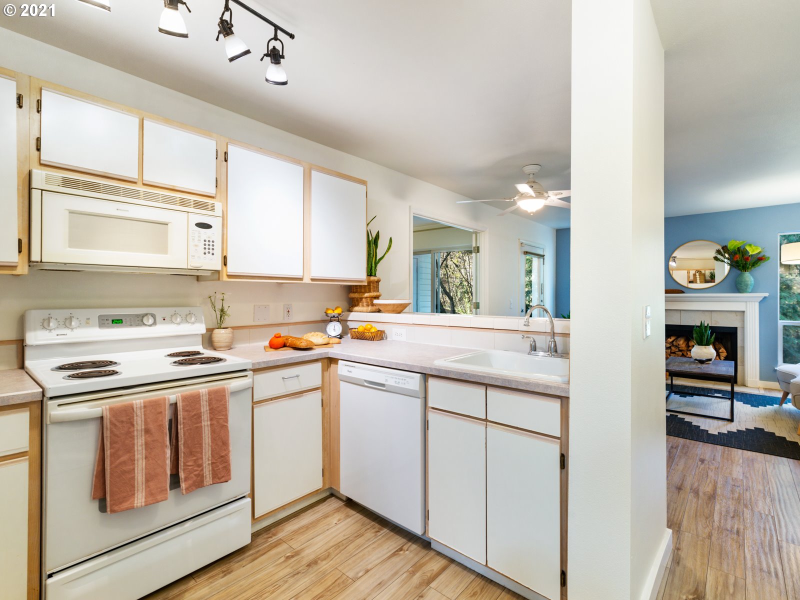 Photo #4: 21301241 Listing 