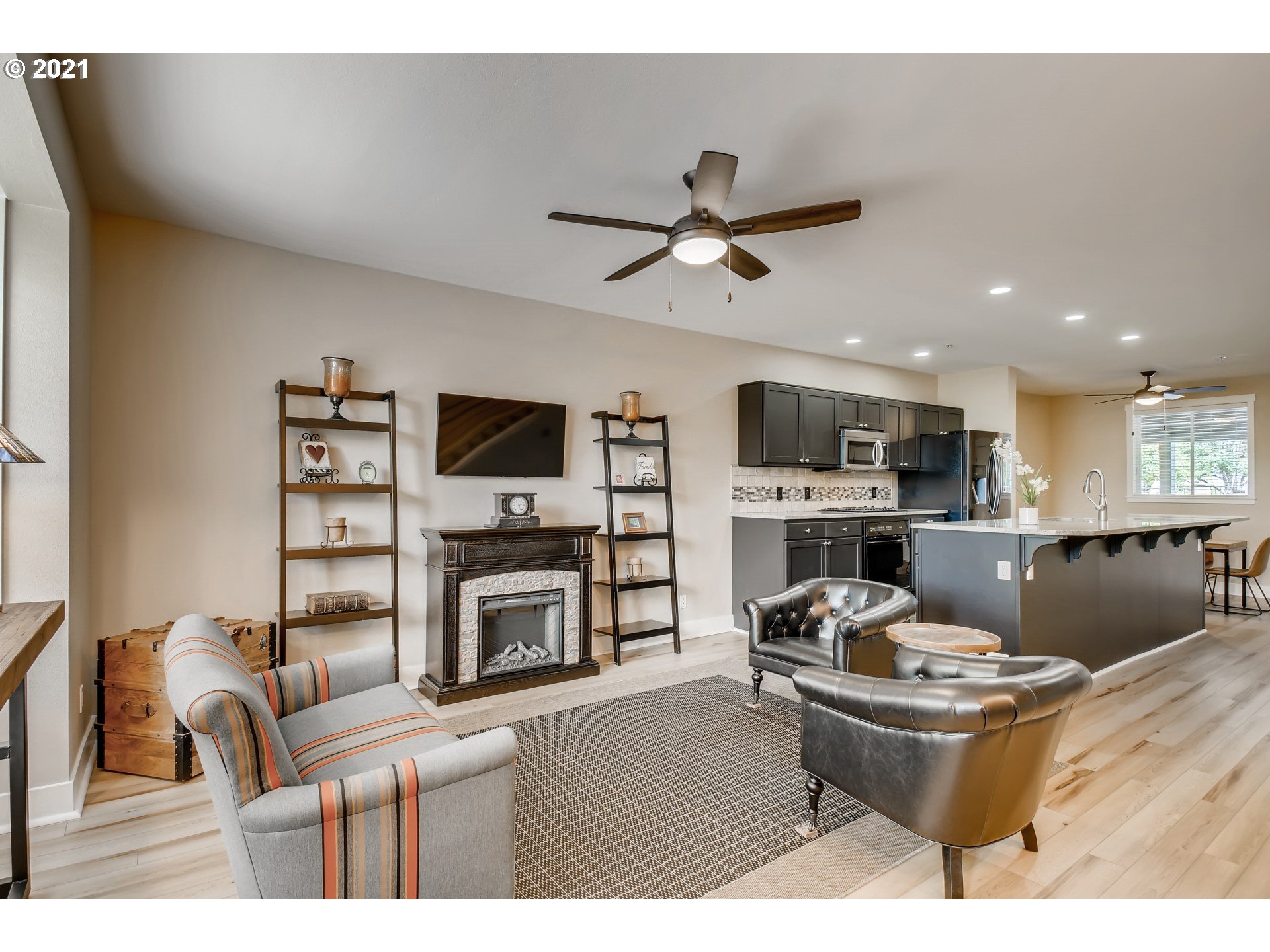 Photo #2: 21302688 Listing 