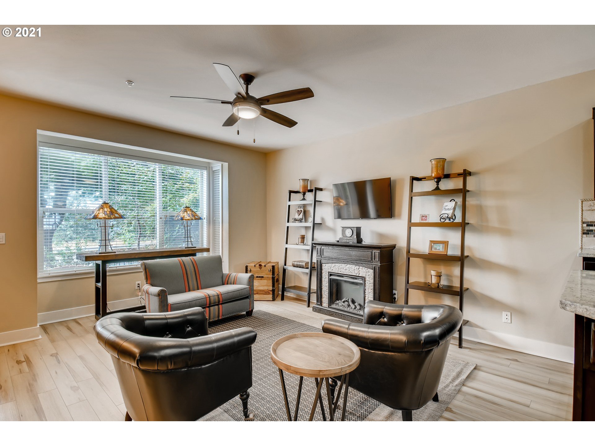Photo #3: 21302688 Listing 