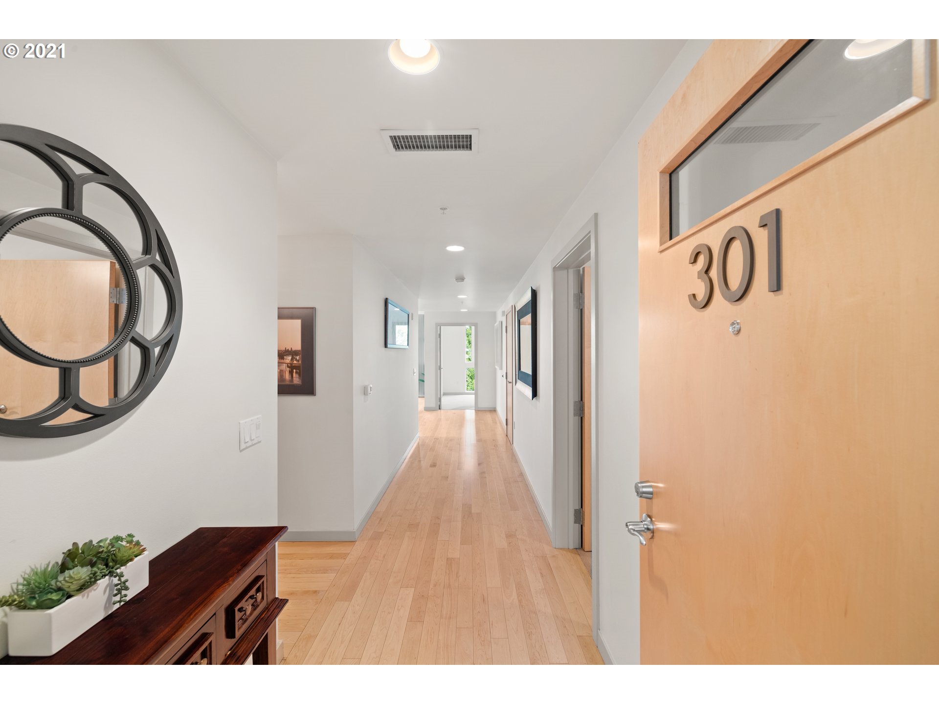 Photo #4: 21304059 Listing 