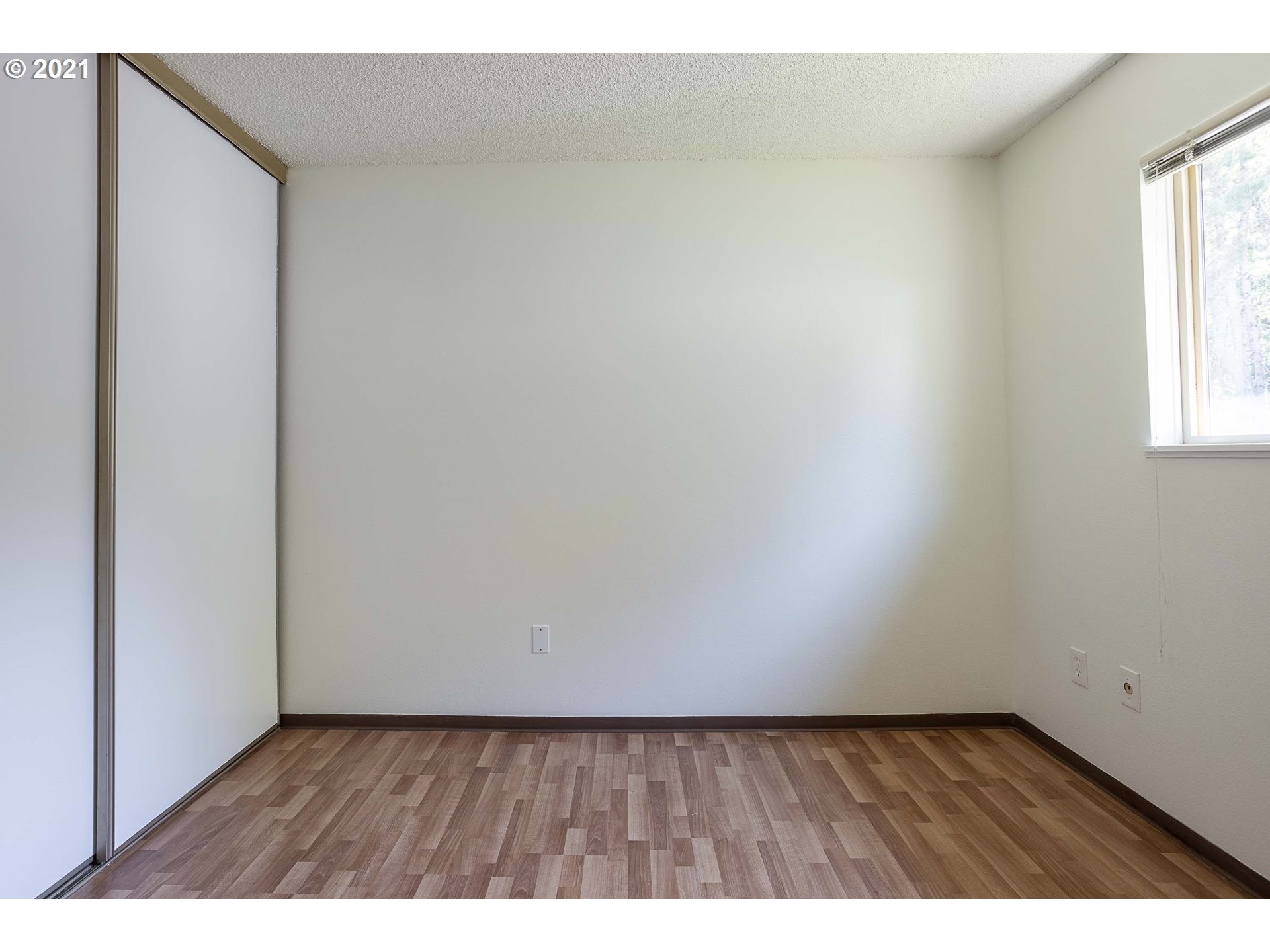 Photo #6: 21307977 Listing 