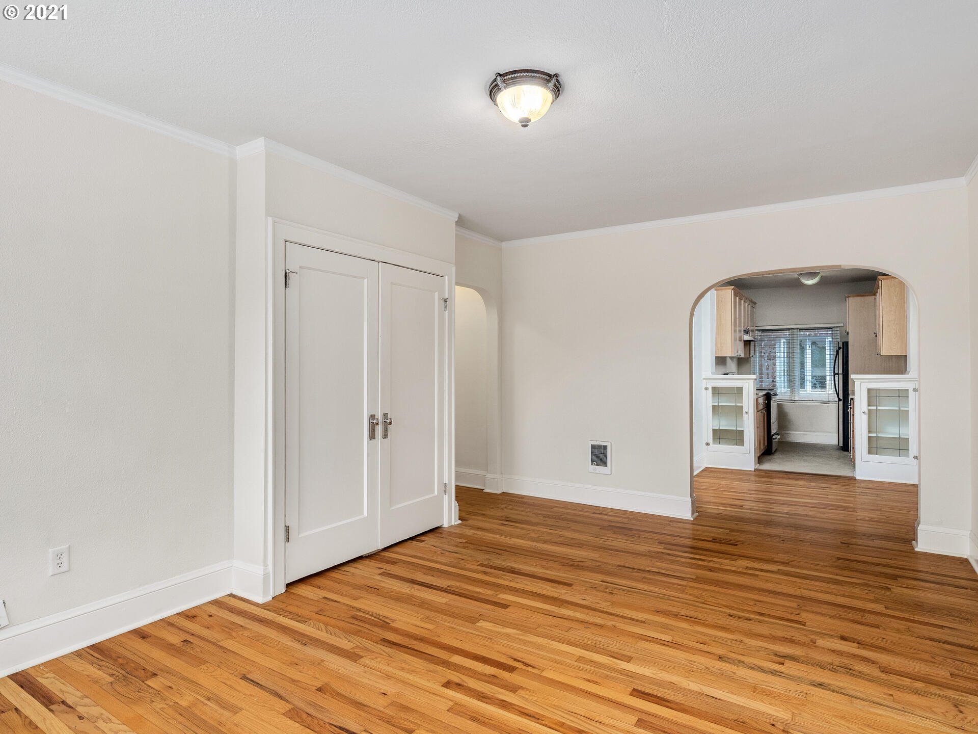 Photo #5: 21309399 Listing 